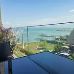 Vizpart Hullam Apartman *