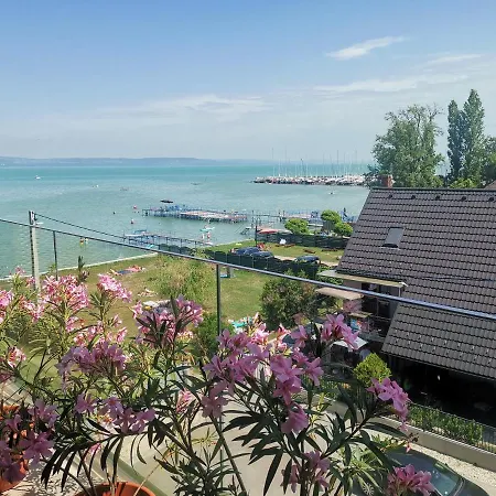 Vizpart Hullam Apartman *