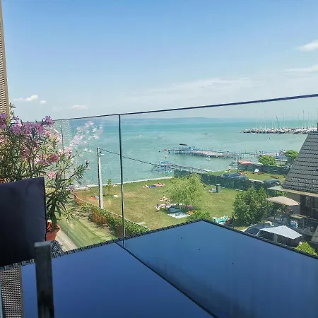Vizpart Hullam Apartment *